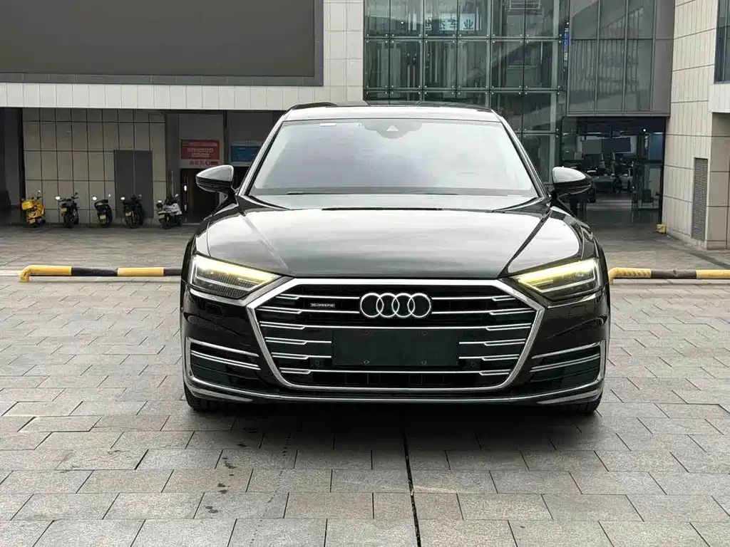 Audi A8 — фото 2