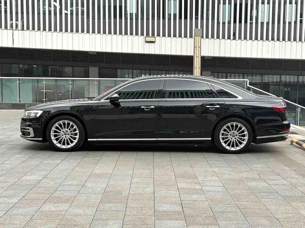 Audi A8 — фото 4