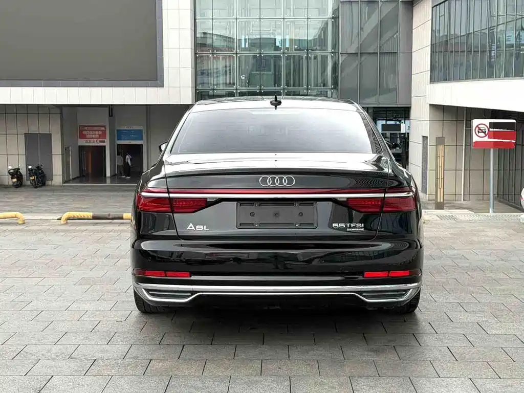 Audi A8 — фото 5