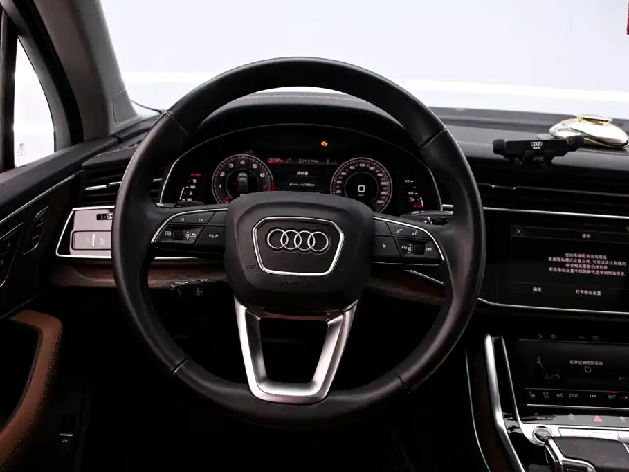 Audi Q7 — фото 7