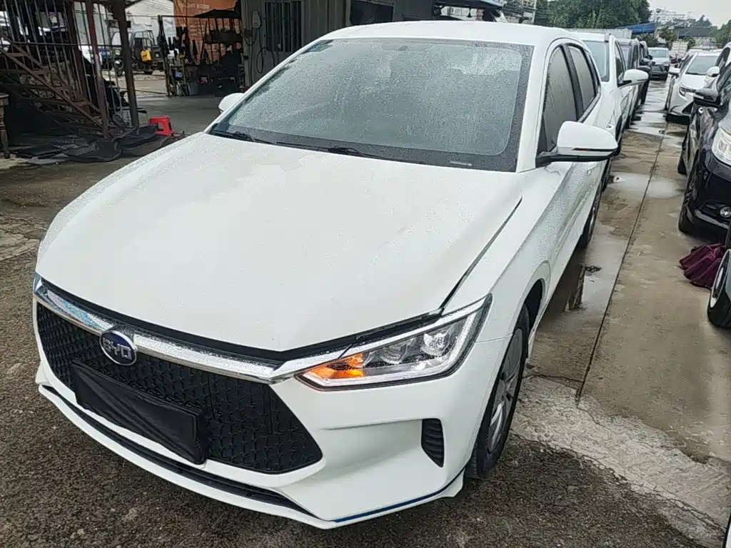 BYD e2