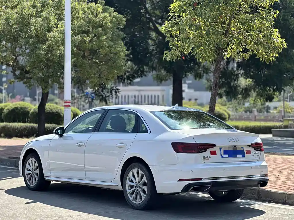 Audi A4L — фото 8