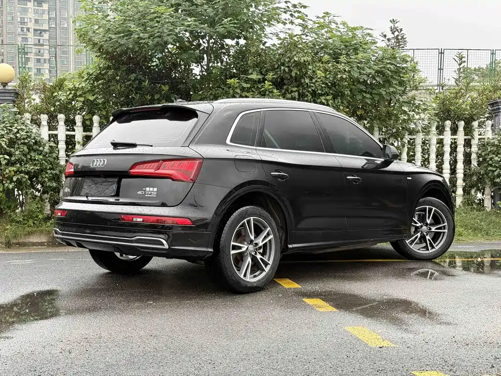 Audi Q5L — фото 8