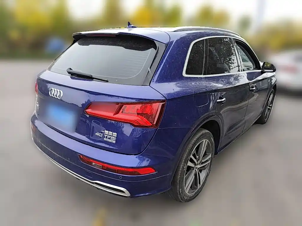 Audi Q5L — фото 9
