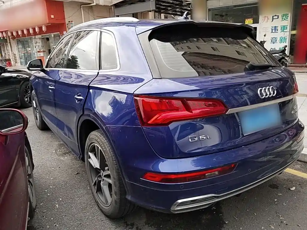 Audi Q5L — фото 22