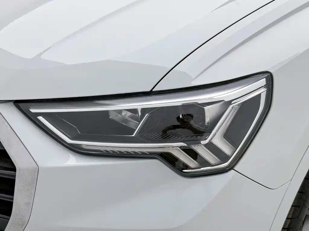 Audi Q3 — фото 11