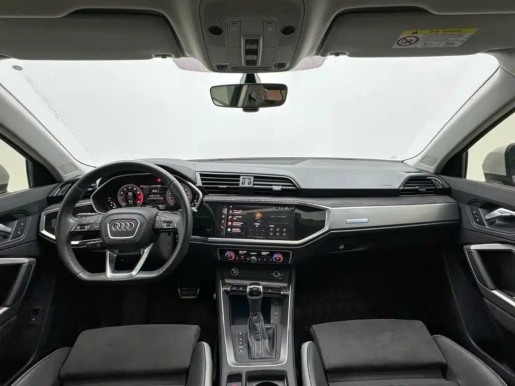 Audi Q3 — фото 18