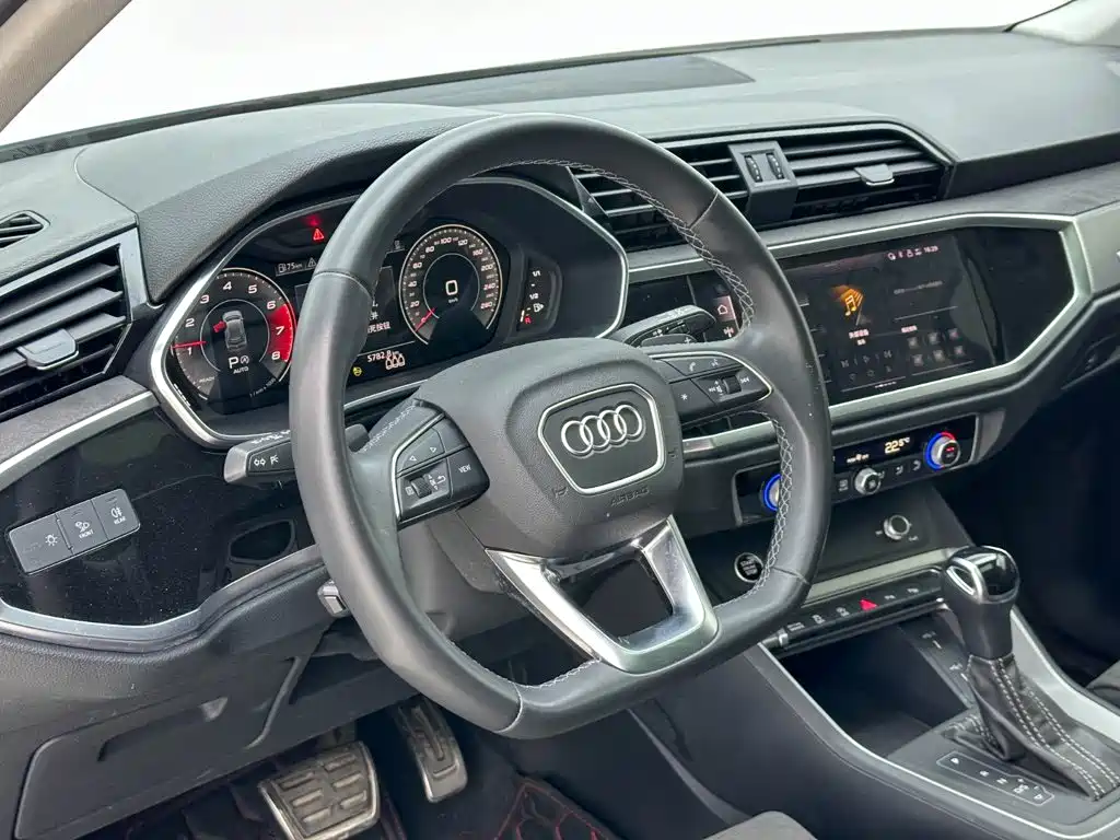 Audi Q3 — фото 19