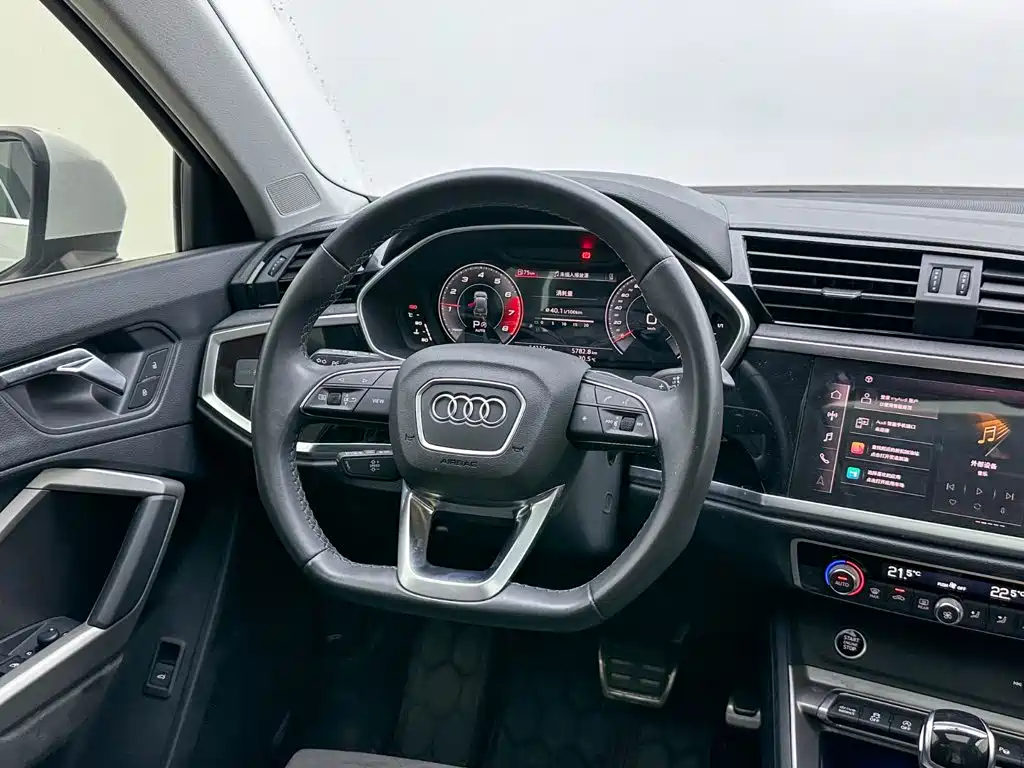Audi Q3 — фото 20