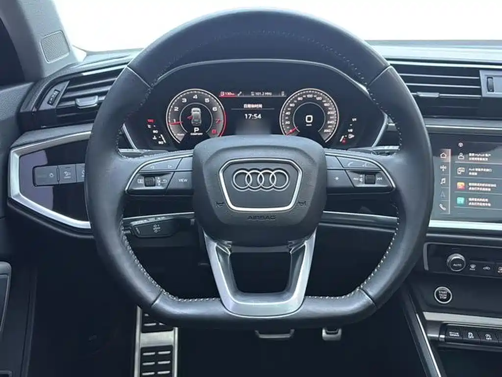 Audi Q3 — фото 14