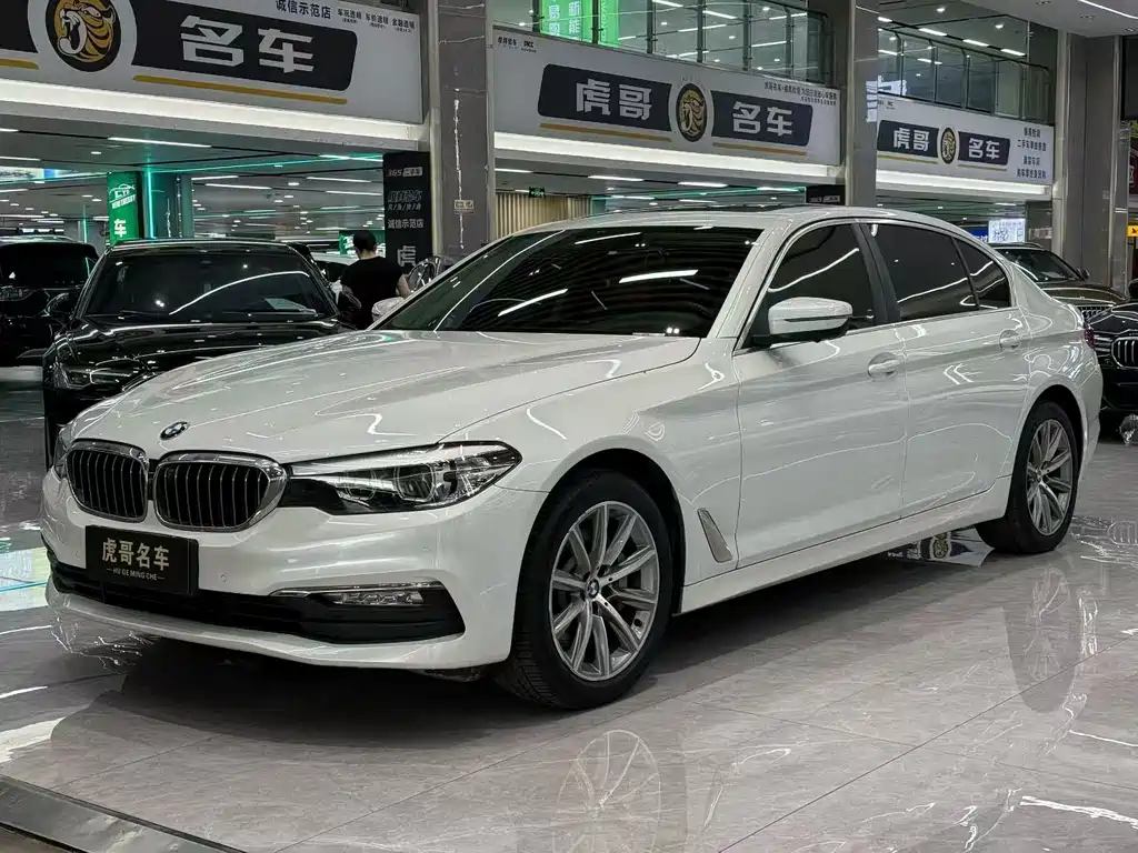 BMW 5 Series — фото 1