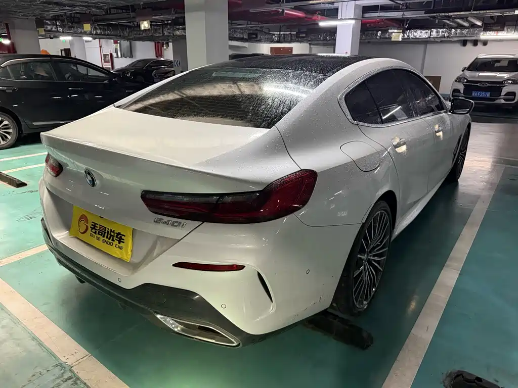 BMW 8 Series — фото 2