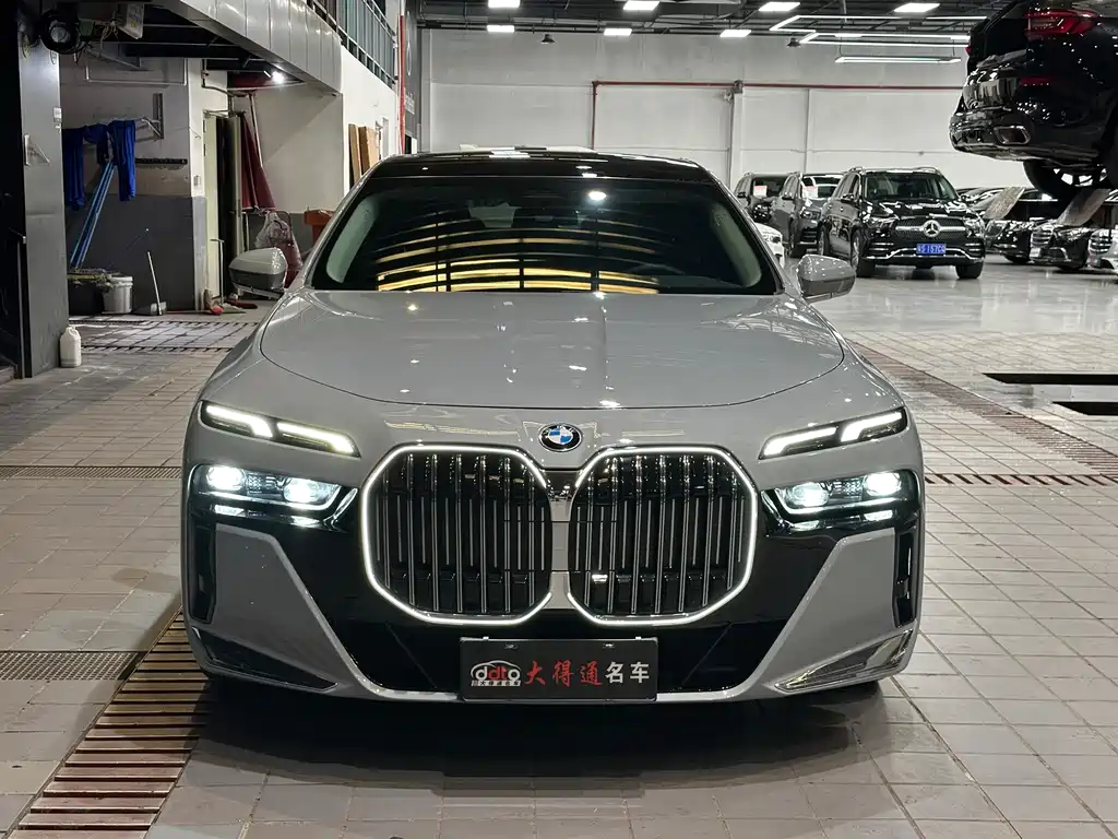 BMW 7 Series — фото 2