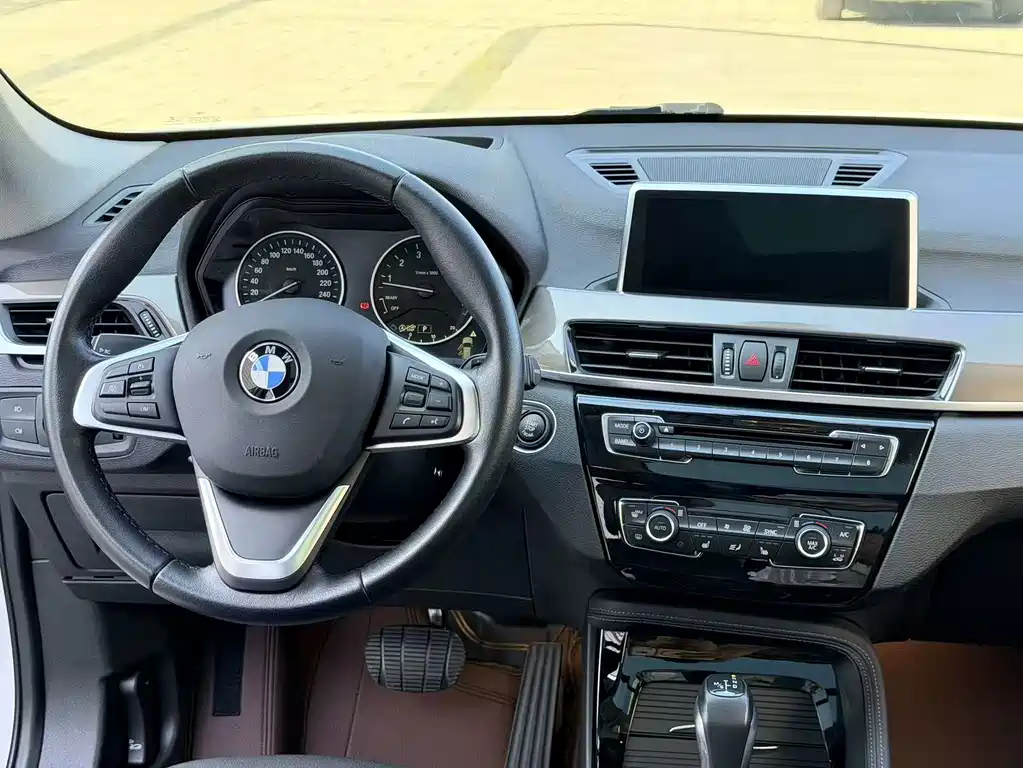 BMW X1 — фото 10