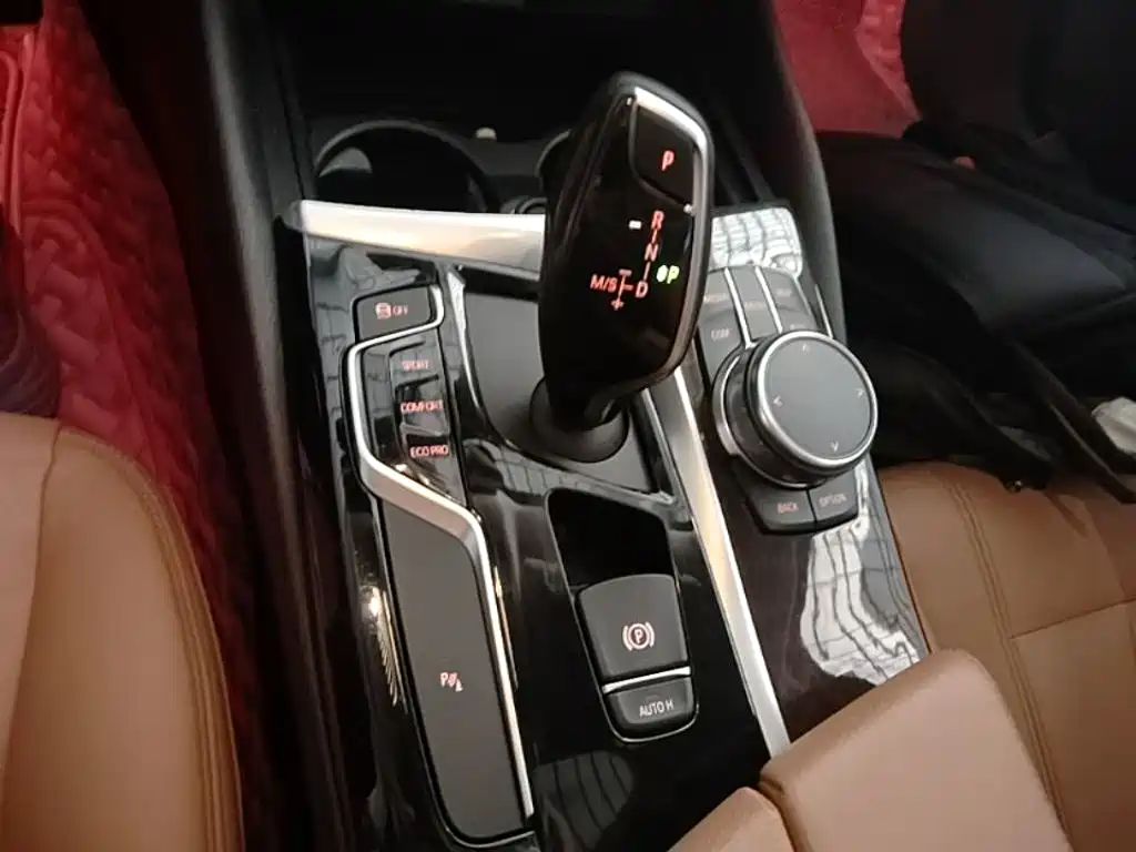 BMW 5 Series — фото 13