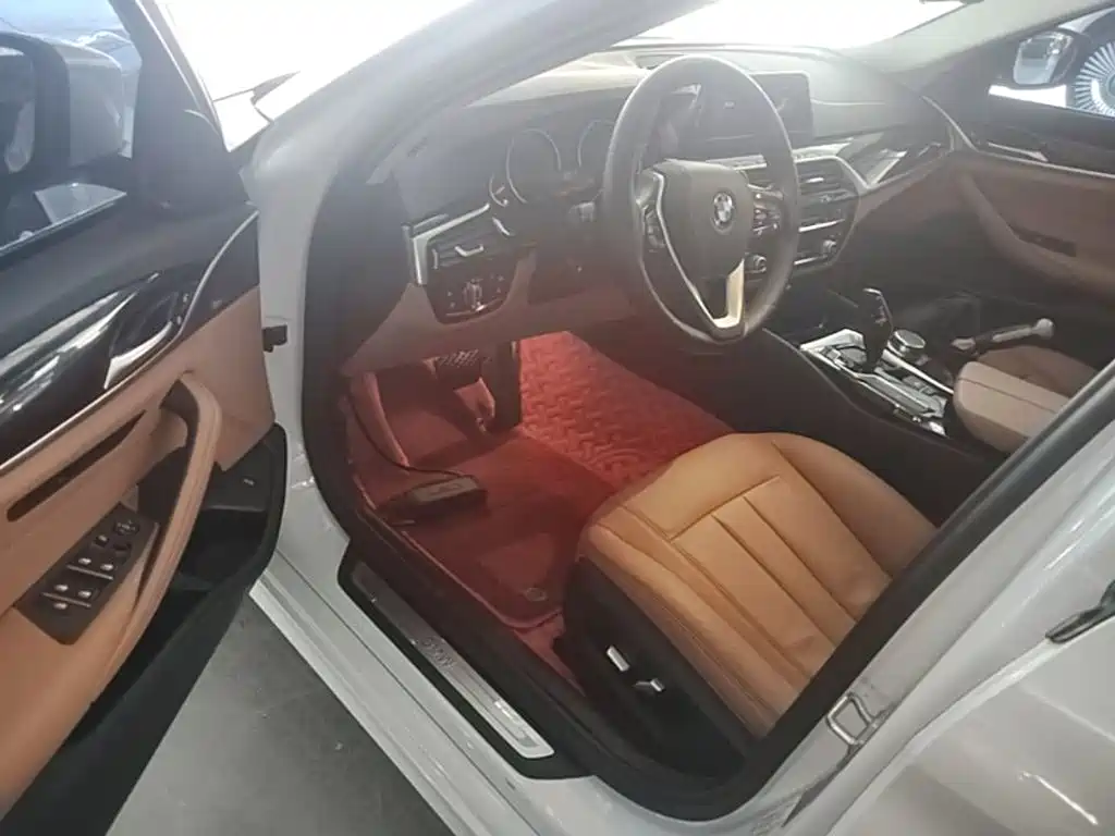 BMW 5 Series — фото 15