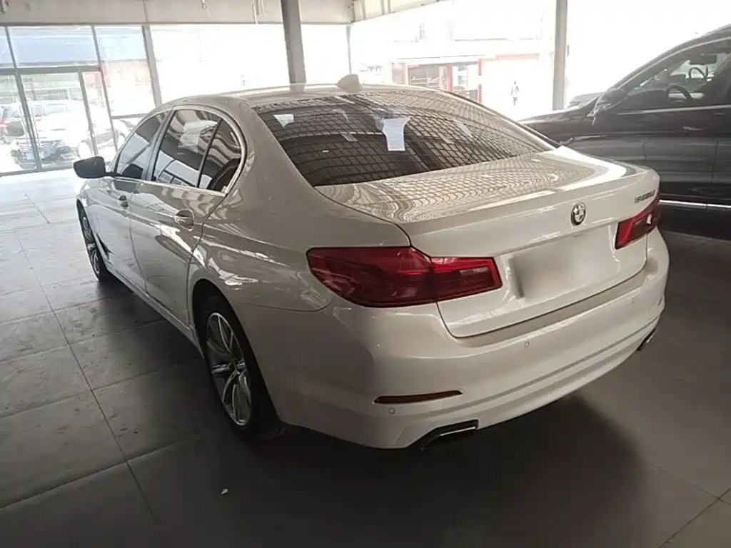 BMW 5 Series — фото 4