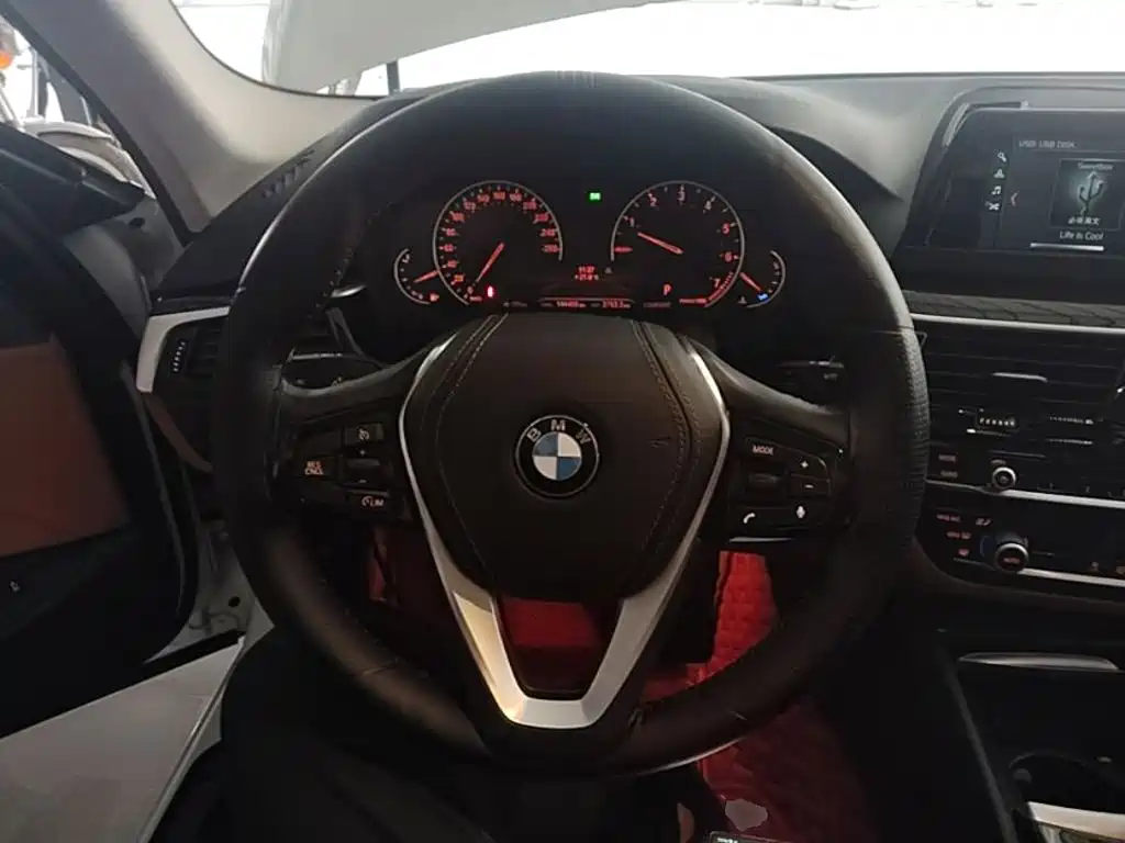 BMW 5 Series — фото 10