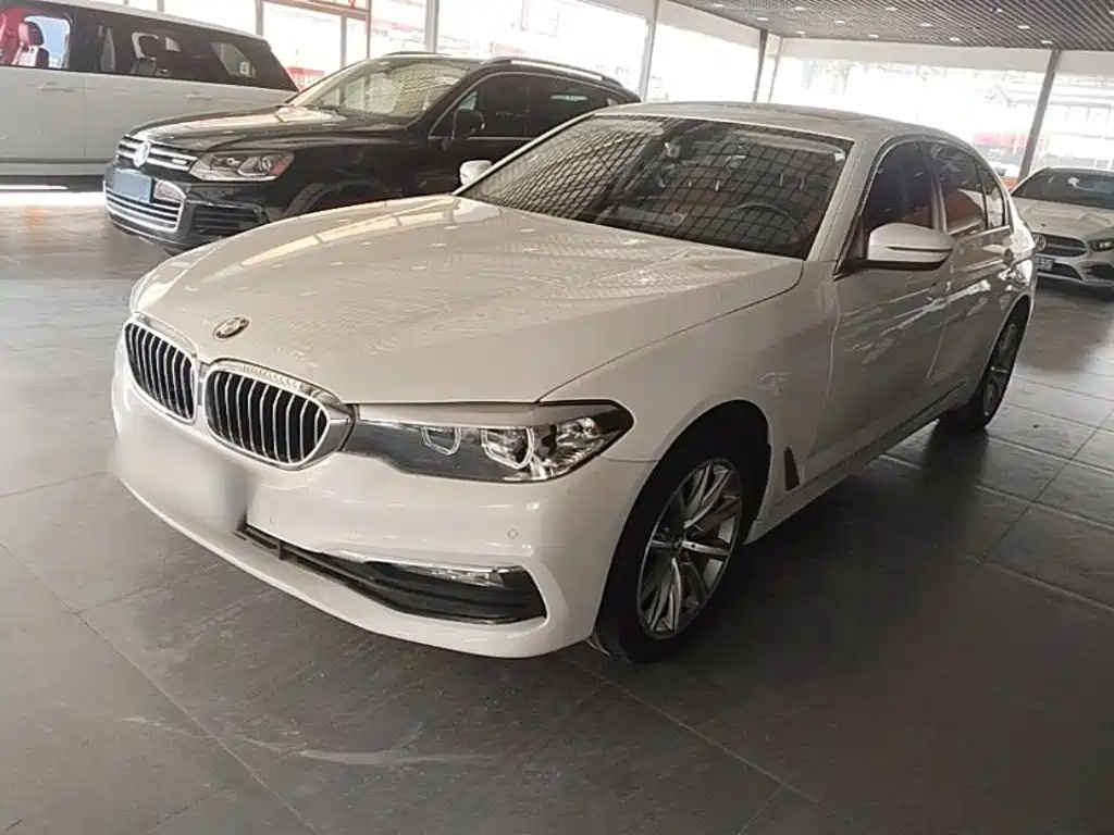 BMW 5 Series — фото 1