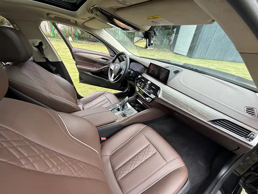 BMW 5 Series — фото 13