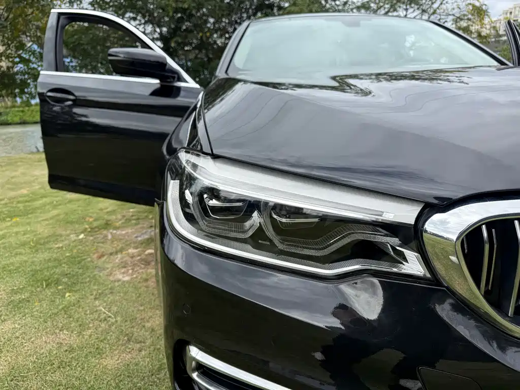 BMW 5 Series — фото 15