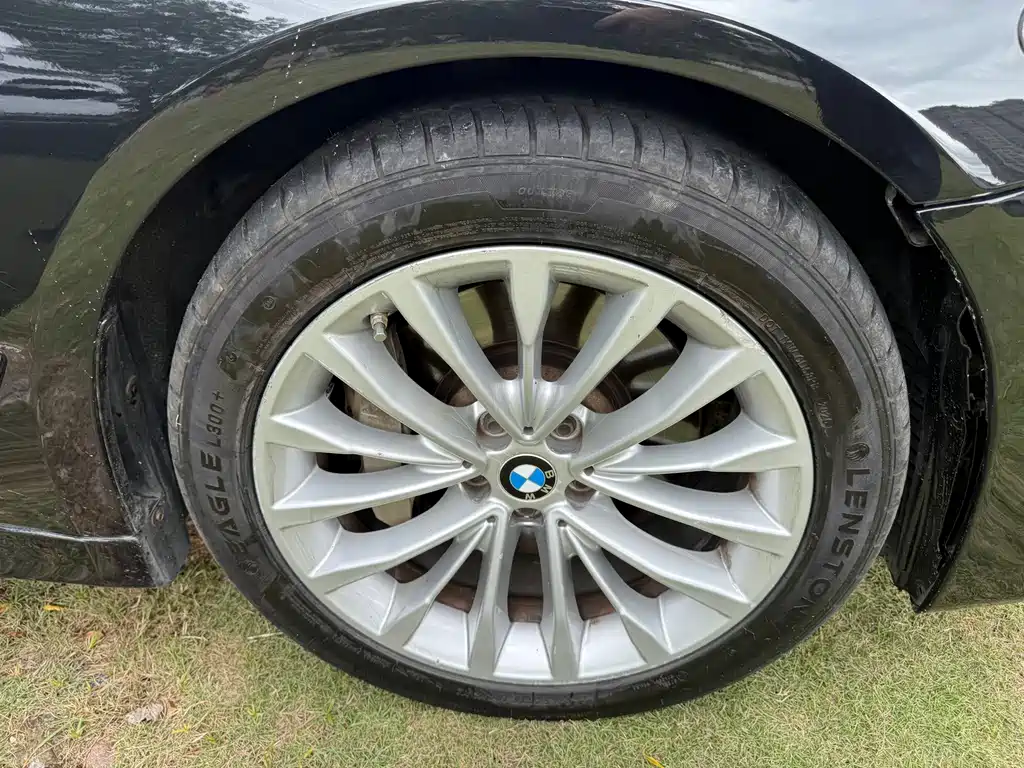 BMW 5 Series — фото 17