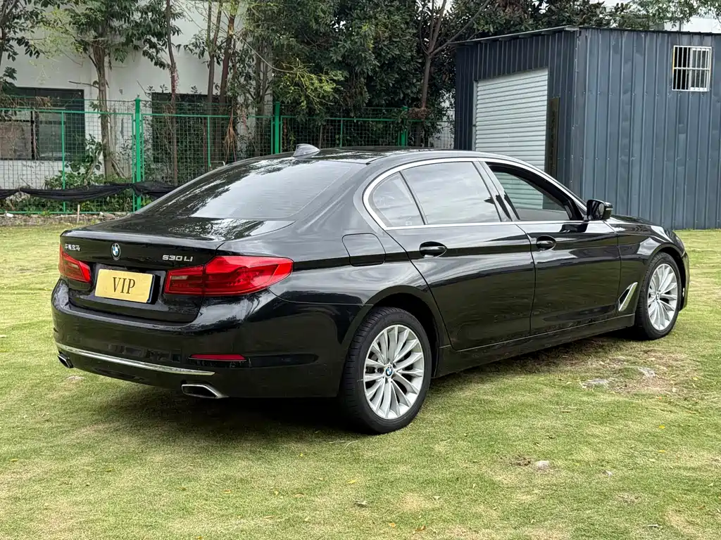 BMW 5 Series — фото 4