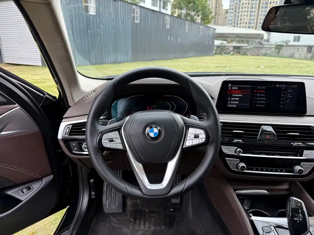 BMW 5 Series — фото 10