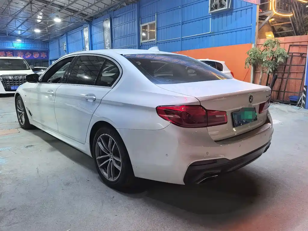 BMW 5 Series — фото 4