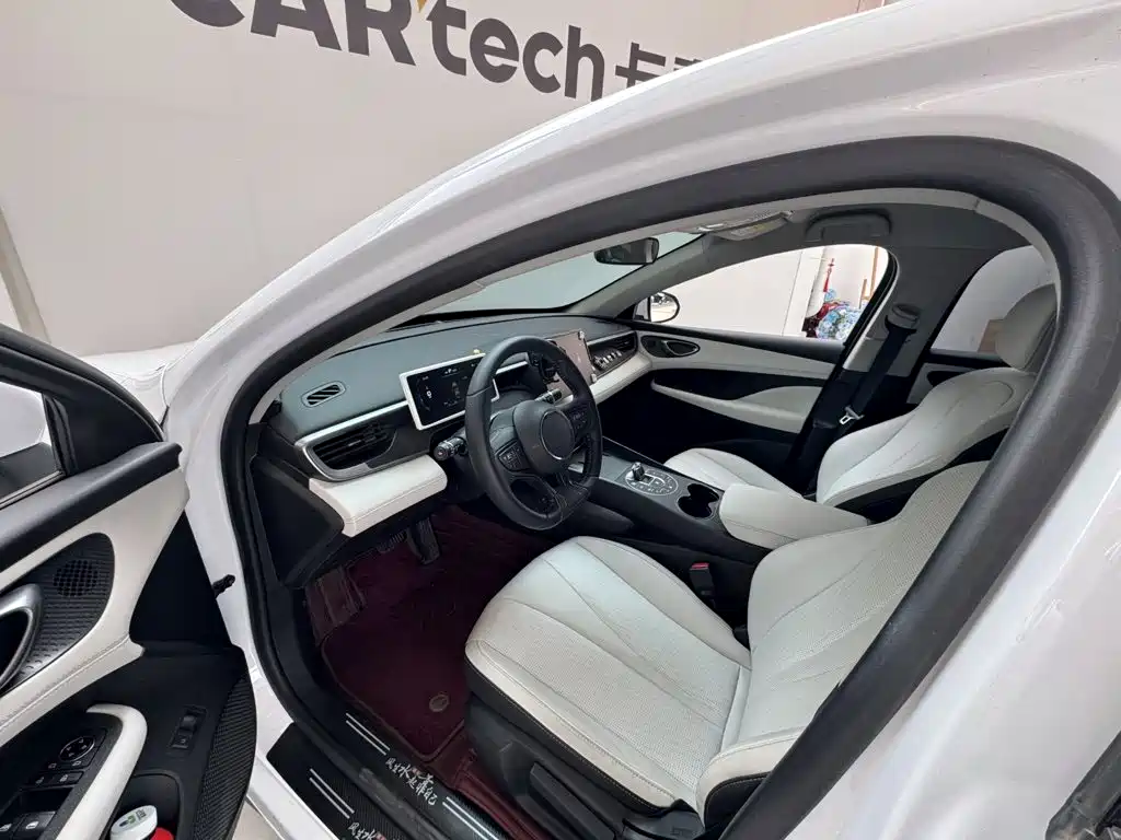 BYD Seal 05 DM-i — фото 13