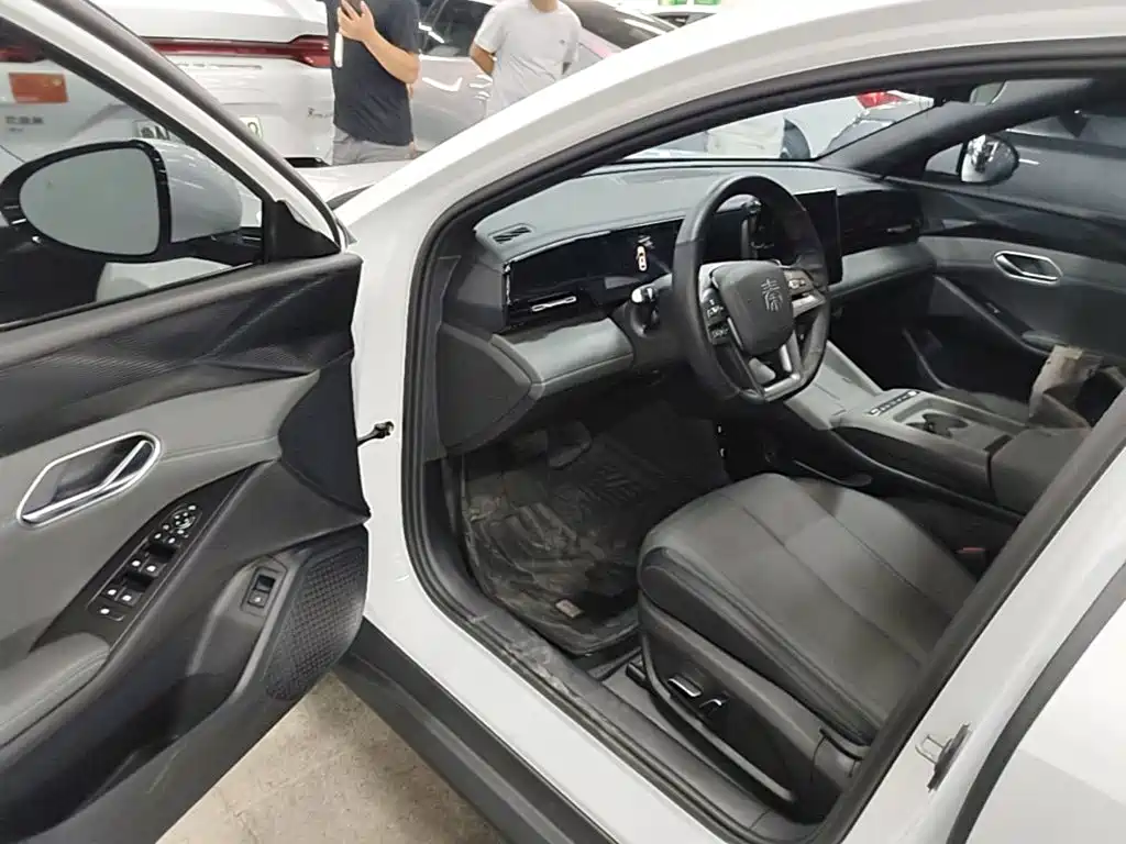 BYD Qin L — фото 16