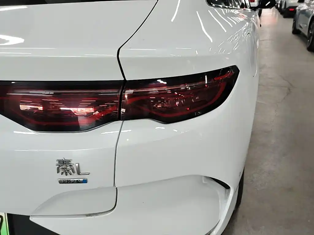 BYD Qin L — фото 8
