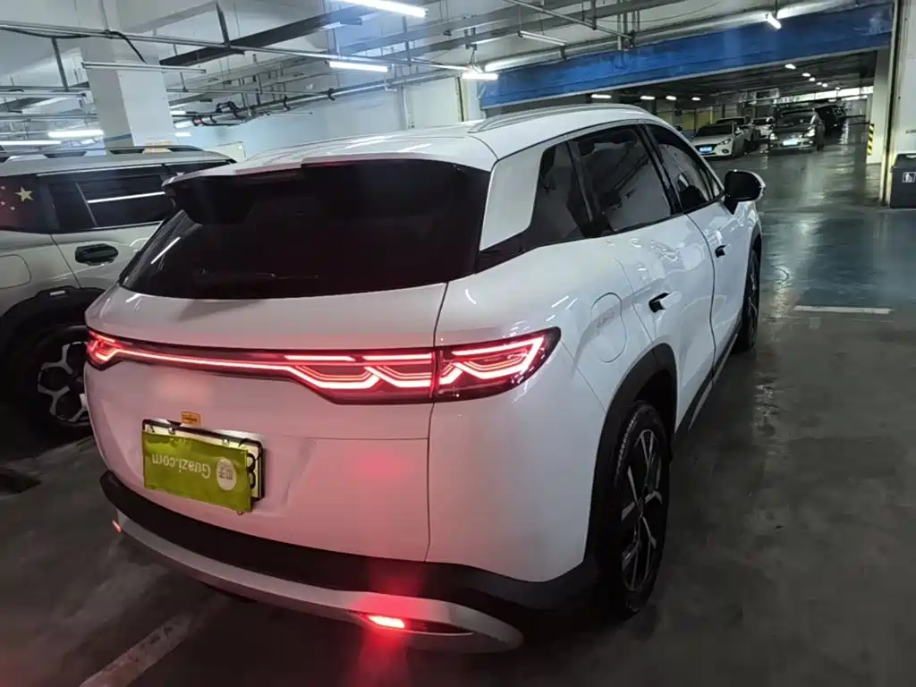 BYD L DM-i — фото 7