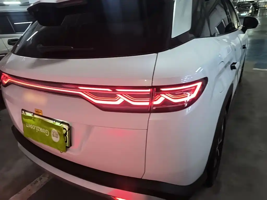 BYD L DM-i — фото 8