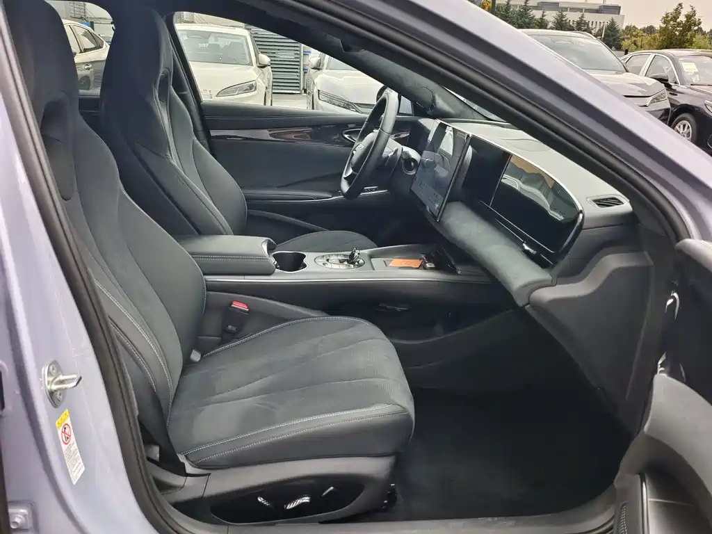 BYD Seal — фото 22