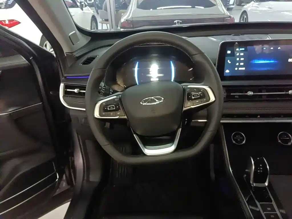 Chery Tiggo 8 — фото 10