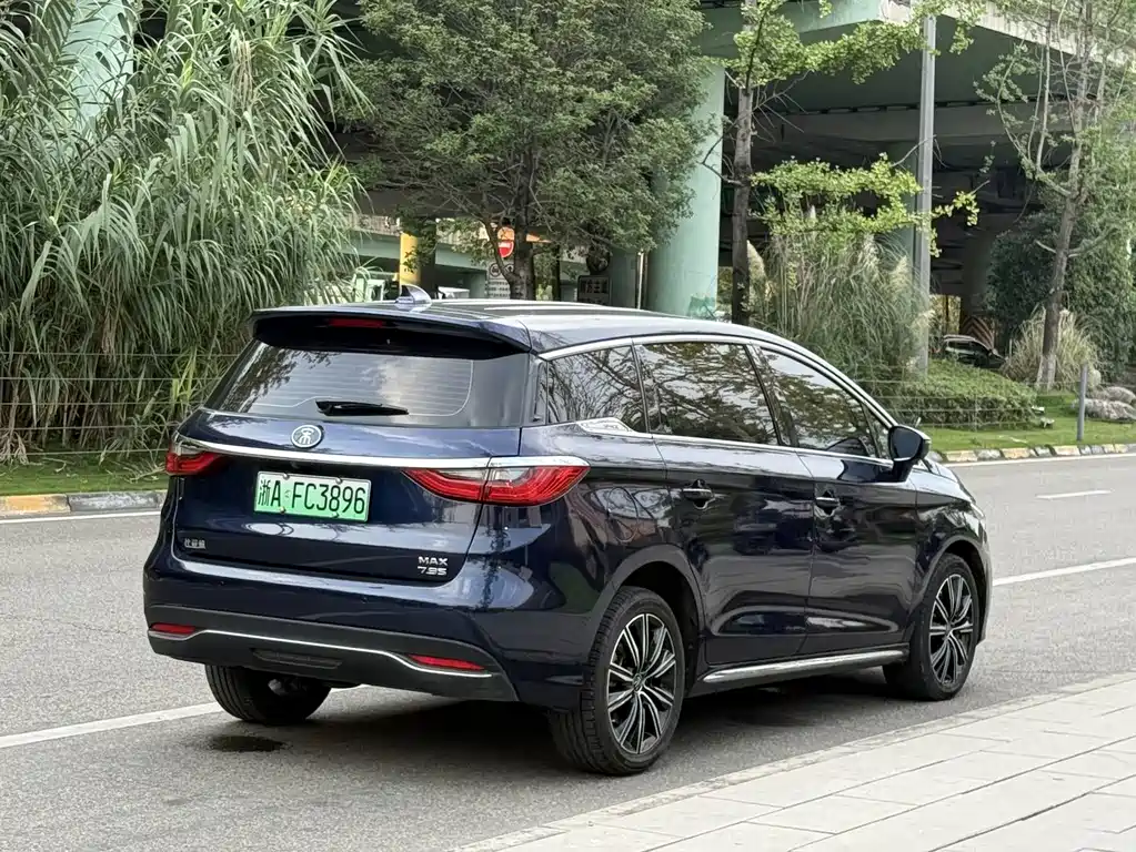BYD MAX New Energy — фото 5