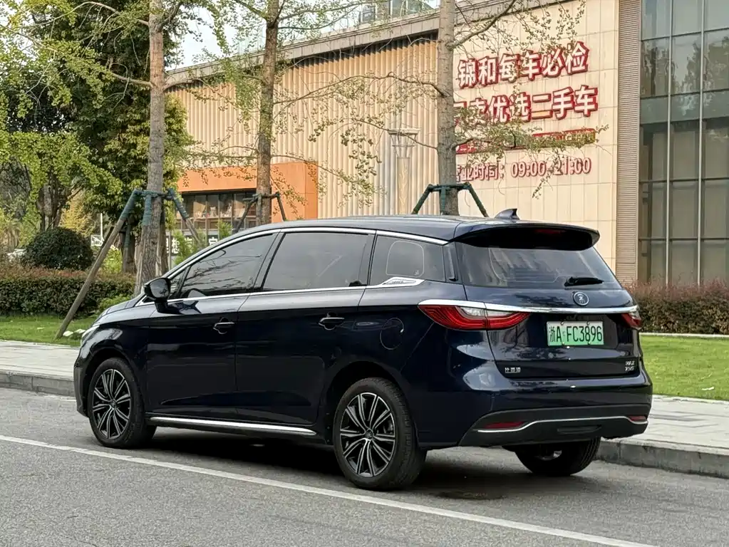 BYD MAX New Energy — фото 7