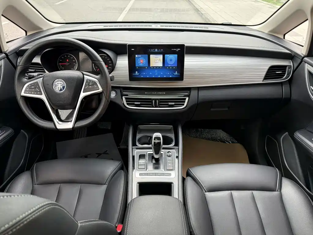 BYD MAX New Energy — фото 9