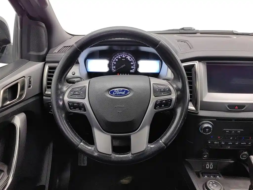 Ford Everest — фото 11
