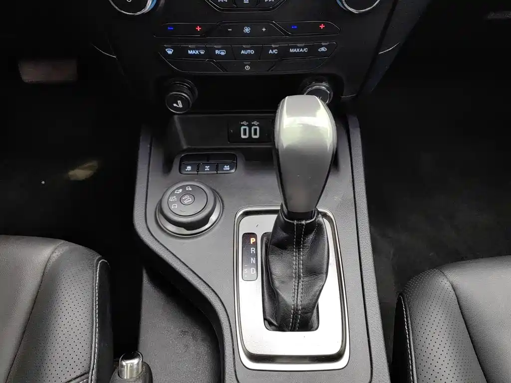 Ford Everest — фото 13