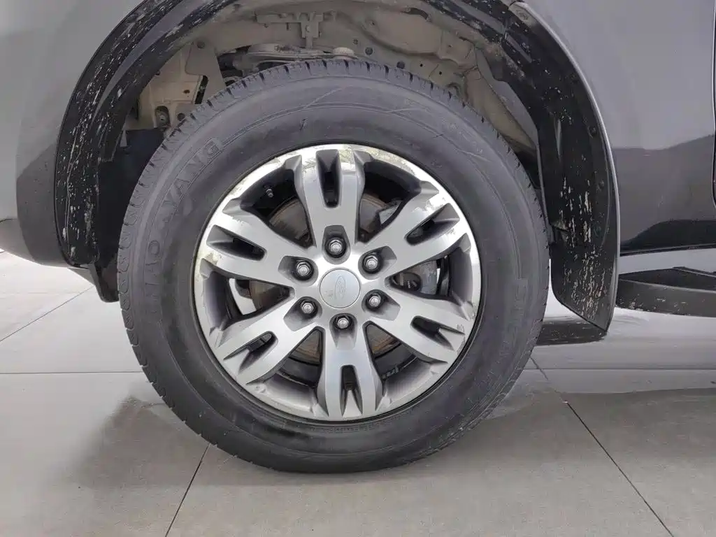 Ford Everest — фото 17