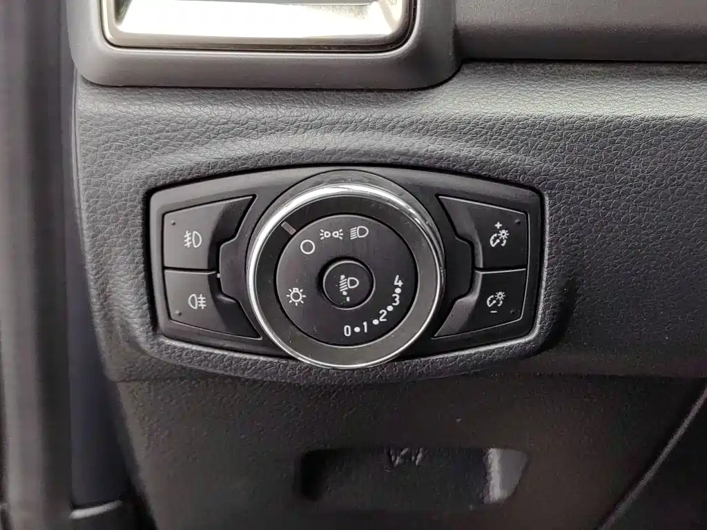 Ford Everest — фото 21
