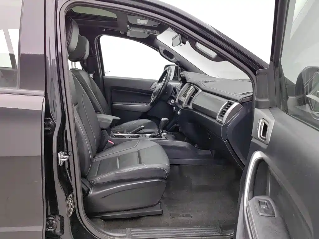 Ford Everest — фото 23