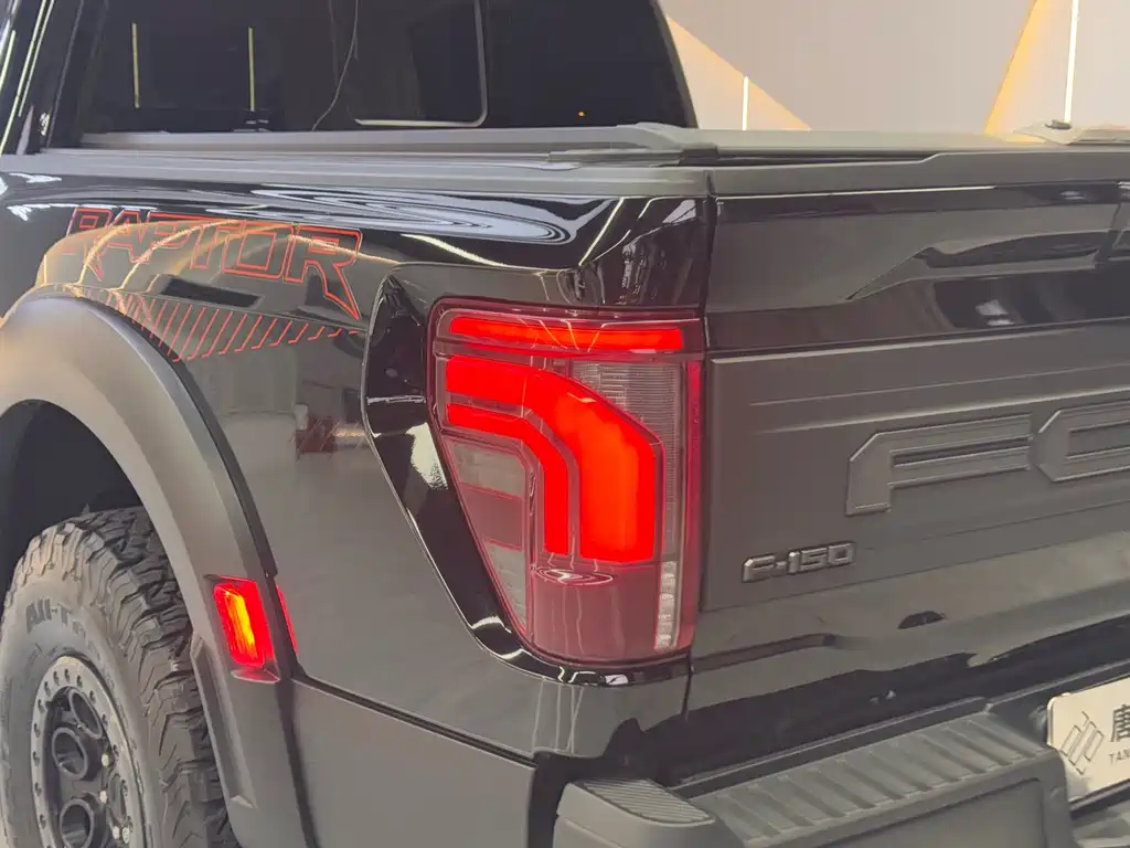 Ford F-150 Raptor — фото 10