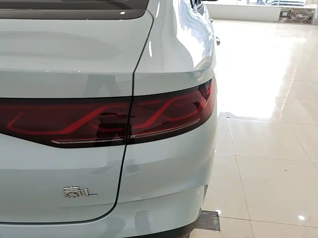 BYD Qin L — фото 8