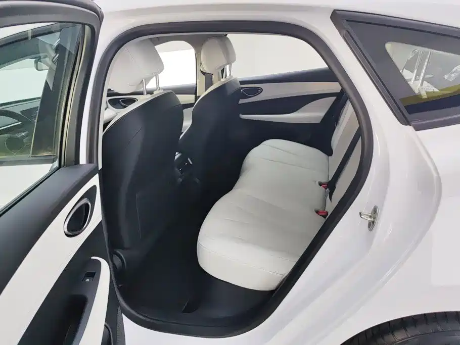 BYD Seal 05 DM-i — фото 11