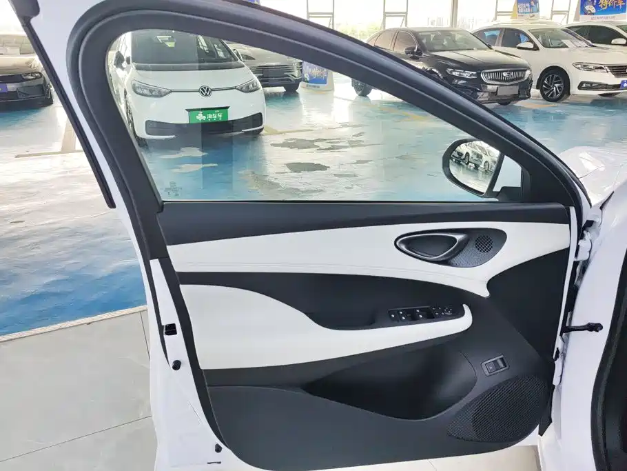 BYD Seal 05 DM-i — фото 7