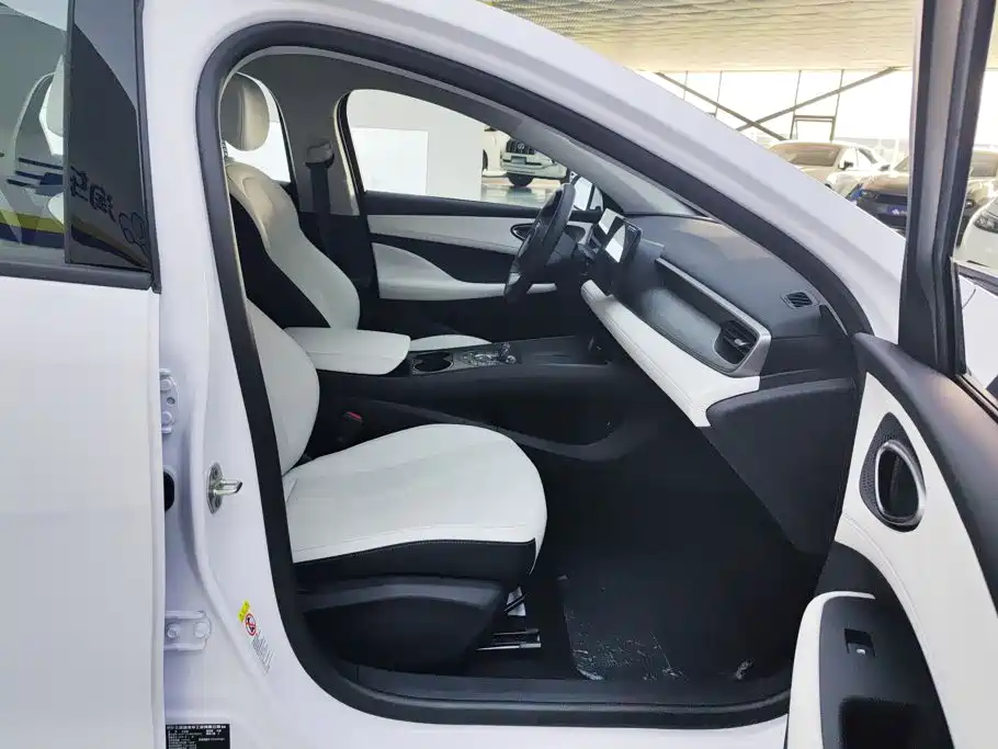 BYD Seal 05 DM-i — фото 8