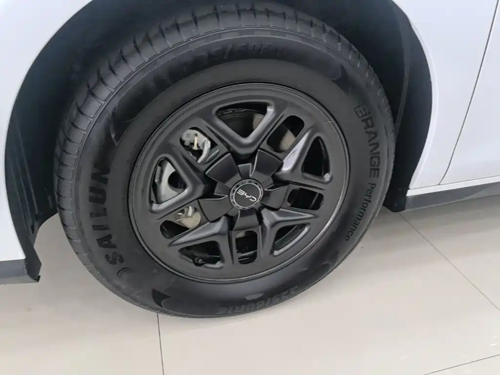 BYD Seal 05 DM-i — фото 23